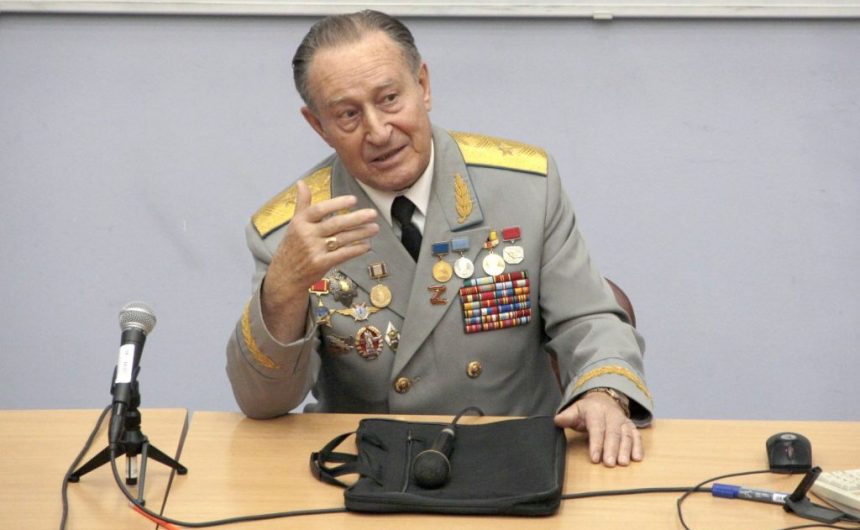 Василий Волобуев рассказал школьникам о важности патриотизма и знаковых событиях в общественной жизни страны Василий Волобуев рассказал школьникам о важности патриотизма и знаковых событиях в общественной жизни страны