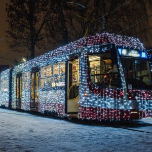 Зарядиться новогодним настроением можно будет во время поездки на общественном транспорте