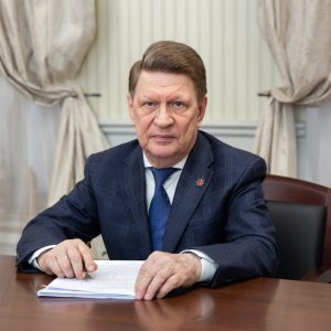 Владимир Окрепилов проанализировал основные положения традиционной установочной сессии МПЭФ