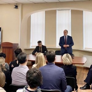 Заместитель председателя Общественной палаты Санкт-Петербурга, руководитель Общественного рекламного совета Георгий Абелев встретился с коллективом Городского центра рекламы и праздничного оформлени