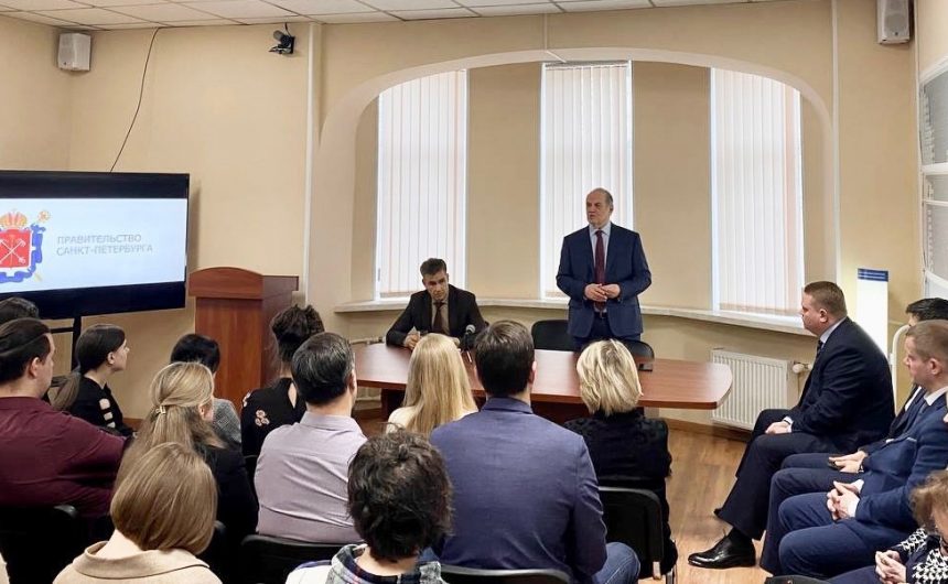 Заместитель председателя Общественной палаты Санкт-Петербурга, руководитель Общественного рекламного совета Георгий Абелев встретился с коллективом Городского центра рекламы и праздничного оформлени Заместитель председателя Общественной палаты Санкт-Петербурга, руководитель Общественного рекламного совета Георгий Абелев встретился с коллективом Городского центра рекламы и праздничного оформлени
