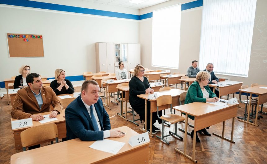 Члены Общественной палаты Санкт-Петербурга попробовали сдать ЕГЭ по истории Члены Общественной палаты Санкт-Петербурга попробовали сдать ЕГЭ по истории