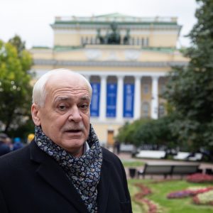 Николай Буров стал голосом выставки «Дар» в Государственном музее-заповеднике «Петергоф»