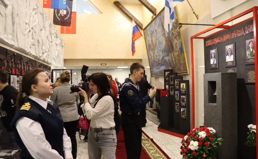 В Петербурге открылась выставка «СВО: Стойкость, верность, отвага!»