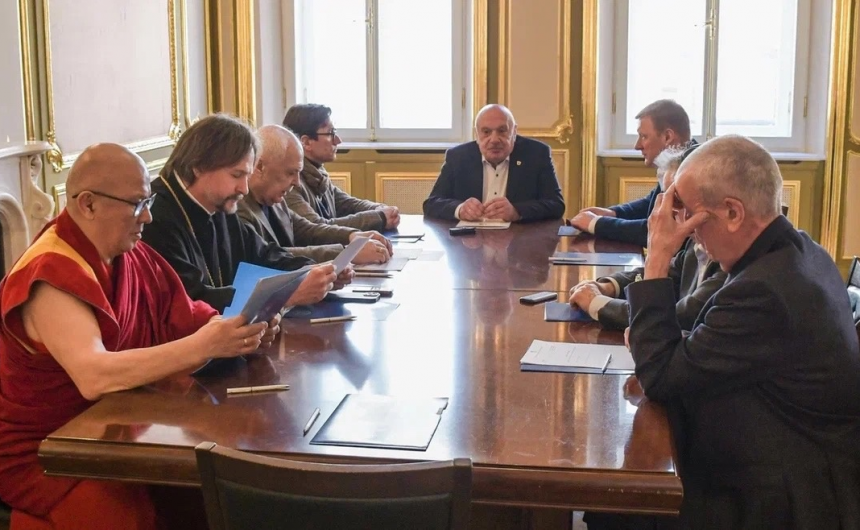 В Санкт-Петербургском Доме национальностей прошло выездное заседание Комиссии по межнациональным и межконфессиональным отношениям Общественной палаты Санкт-Петербурга