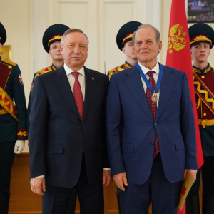 Георгий Абелев получил почетный знак «За заслуги перед Санкт-Петербургом»