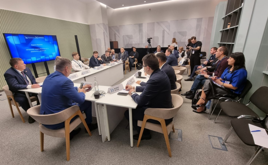 Члены Общественной палаты Санкт-Петербурга приняли участие в круглом столе, посвященном изменениям в правилах дорожного движения Члены Общественной палаты Санкт-Петербурга приняли участие в круглом столе, посвященном изменениям в правилах дорожного движения