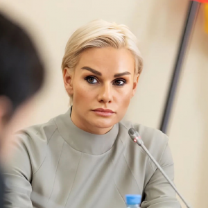 Елена Белова: «Хоккей возвращает ветеранов к мирной жизни»