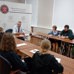 Дмитрий Солонников рассказал юным журналистам о тонкостях распространения информации