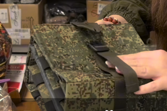 В рамках совместного проекта «Волонтеры Петербурга» Общественной палаты Санкт-Петербурга и Кафедры телерадиожурналистики Санкт-Петербургского государственного университета публикуем ролик о работе волонтёрского движения «Шьём Победу Питер».