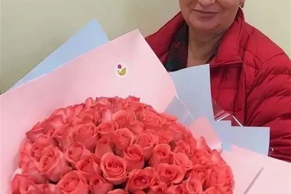 Сегодня свой день рождения празднует член Общественной палаты Санкт-Петербурга Лариса Александровна Листова