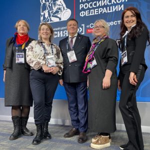 Члены Общественной палаты Санкт-Петербурга Валерий Солдунов, Наталья Грохольская, Елена Пахомова и Ирина Артюхова принимают участие в форуме «Сообщество» Члены Общественной палаты Санкт-Петербурга Валерий Солдунов, Наталья Грохольская, Елена Пахомова и Ирина Артюхова принимают участие в форуме «Сообщество»