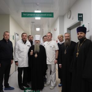 Алексей Зиновьев передал бойцам СВО подарки и теплые открытки