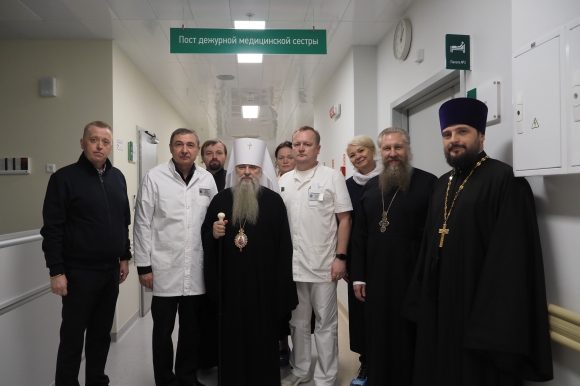 Алексей Зиновьев передал бойцам СВО подарки и теплые открытки