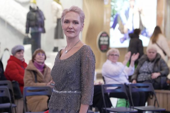 Женщины элегантного возраста и мамы детей с особенностями здоровья стали моделями на шестом инклюзивном модном показе «Красота объединяет сердца»