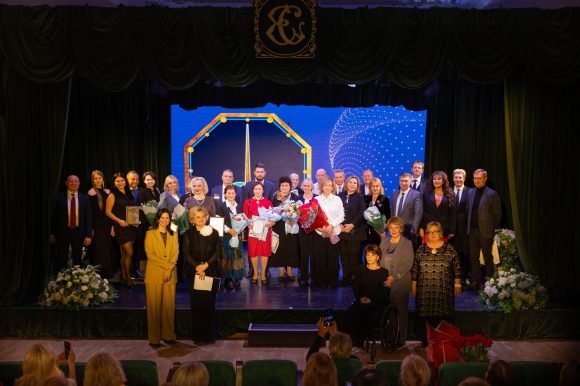 Фестиваль «Сила тыла» отмечен специальным призом премии «Петербург и петербуржцы 2025» в номинации «Социокультурный проект» Фестиваль «Сила тыла» отмечен специальным призом премии «Петербург и петербуржцы 2025» в номинации «Социокультурный проект»