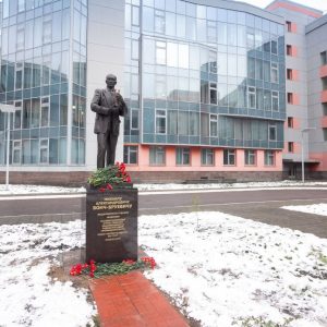 В СПбГУТ открыли памятник Михаилу Александровичу Бонч-Бруевичу