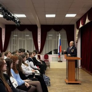 Георгий Абелев почтил память защитников Ленинграда вместе с кадетами школы №191 Георгий Абелев почтил память защитников Ленинграда вместе с кадетами школы №191