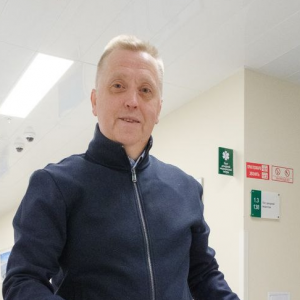 Алексей Зиновьев вручил подарки бойцам СВО и членам их семей