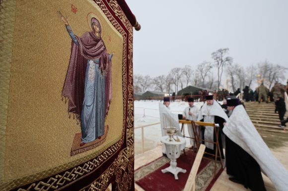 У стен Петропавловской крепости обустроили главную городскую крещенскую купель
