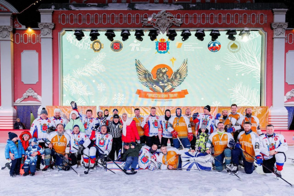 На Конюшенной площади прошел шестой ежегодный Рождественский турнир по хоккею