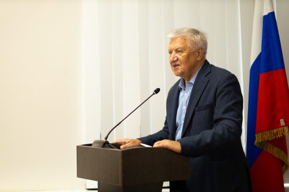 В Петербурге студенческим семьям будут выплачивать 200 тысяч рублей при рождении ребенка. Владимир Шамахов оценил инициативу