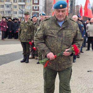 Александр Турков почтил память воинов-десантников 6-й роты в Парке Боевого братства Александр Турков почтил память воинов-десантников 6-й роты в Парке Боевого братства