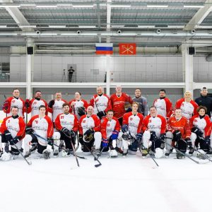 Спорт как профилактика выгорания: петербургские врачи вышли на лед в составе новой хоккейной команды «Мед Машина» Спорт как профилактика выгорания: петербургские врачи вышли на лед в составе новой хоккейной команды «Мед Машина»