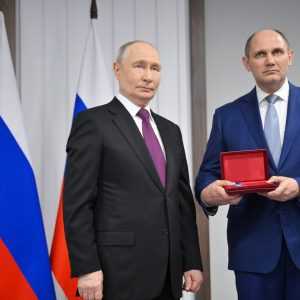 Президент Владимир Путин вручил орден Почета коллективу Федерации дзюдо Санкт-Петербурга во главе с членом Комиссии по гражданскому, патриотическому воспитанию и делам ветеранов Общественной палаты Санкт-Петербурга, заслуженным тренером России Михаилом Рахлиным