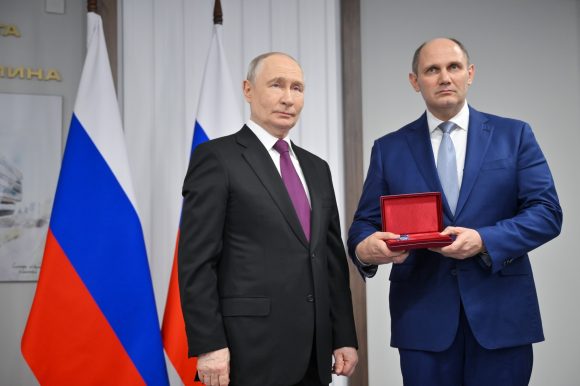 Президент Владимир Путин вручил орден Почета коллективу Федерации дзюдо Санкт-Петербурга во главе с членом Комиссии по гражданскому, патриотическому воспитанию и делам ветеранов Общественной палаты Санкт-Петербурга, заслуженным тренером России Михаилом Рахлиным