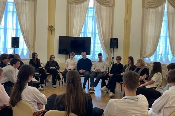 Александр Будяк: Совместные встречи Общественной палаты Санкт-Петербурга и учеников Второй Санкт-Петербургской гимназии стали доброй традицией