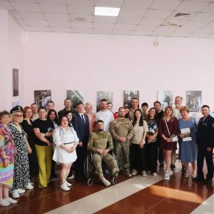 В День памяти и скорби в Кронштадтском Дворце молодёжи открылась выставка передвижного социального фотопроекта «Парни из стали» В День памяти и скорби в Кронштадтском Дворце молодёжи открылась выставка передвижного социального фотопроекта «Парни из стали»
