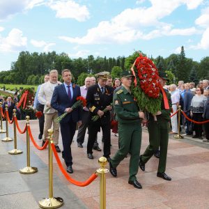В День памяти и скорби члены Общественной палаты Санкт-Петербурга почтили подвиг защитников Отечества В День памяти и скорби члены Общественной палаты Санкт-Петербурга почтили подвиг защитников Отечества