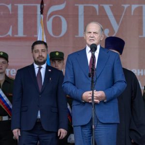 В День знаний Георгий Абелев поздравил петербургских школьников и студентов с началом учебного года
